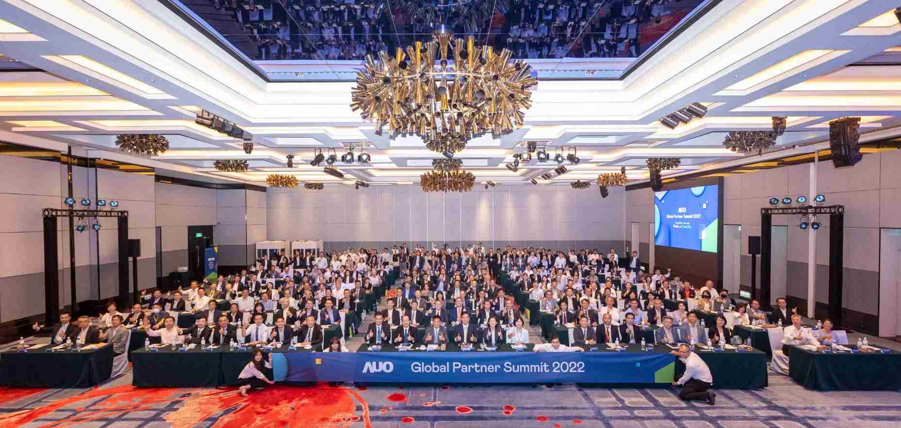 友達推動「安心、、、創新、、、用心、、同心、、盡心」五星職旅，，，，為菲籍員工打造全方位照護，，，首度贏得「人權實踐與發展領袖獎」殊榮